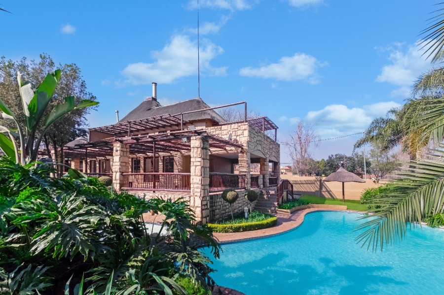 To Let 1 Bedroom Property for Rent in Douglasdale Gauteng