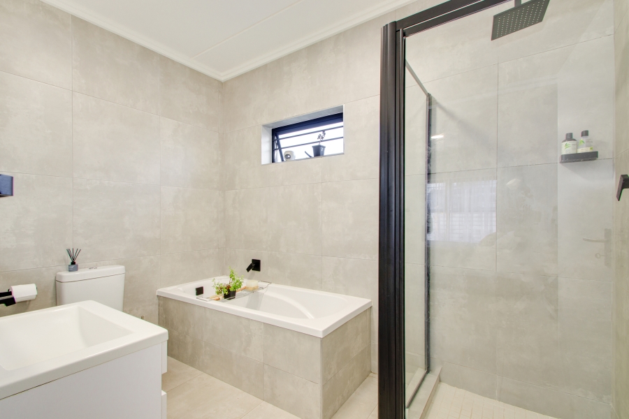 To Let 3 Bedroom Property for Rent in Broadacres Gauteng