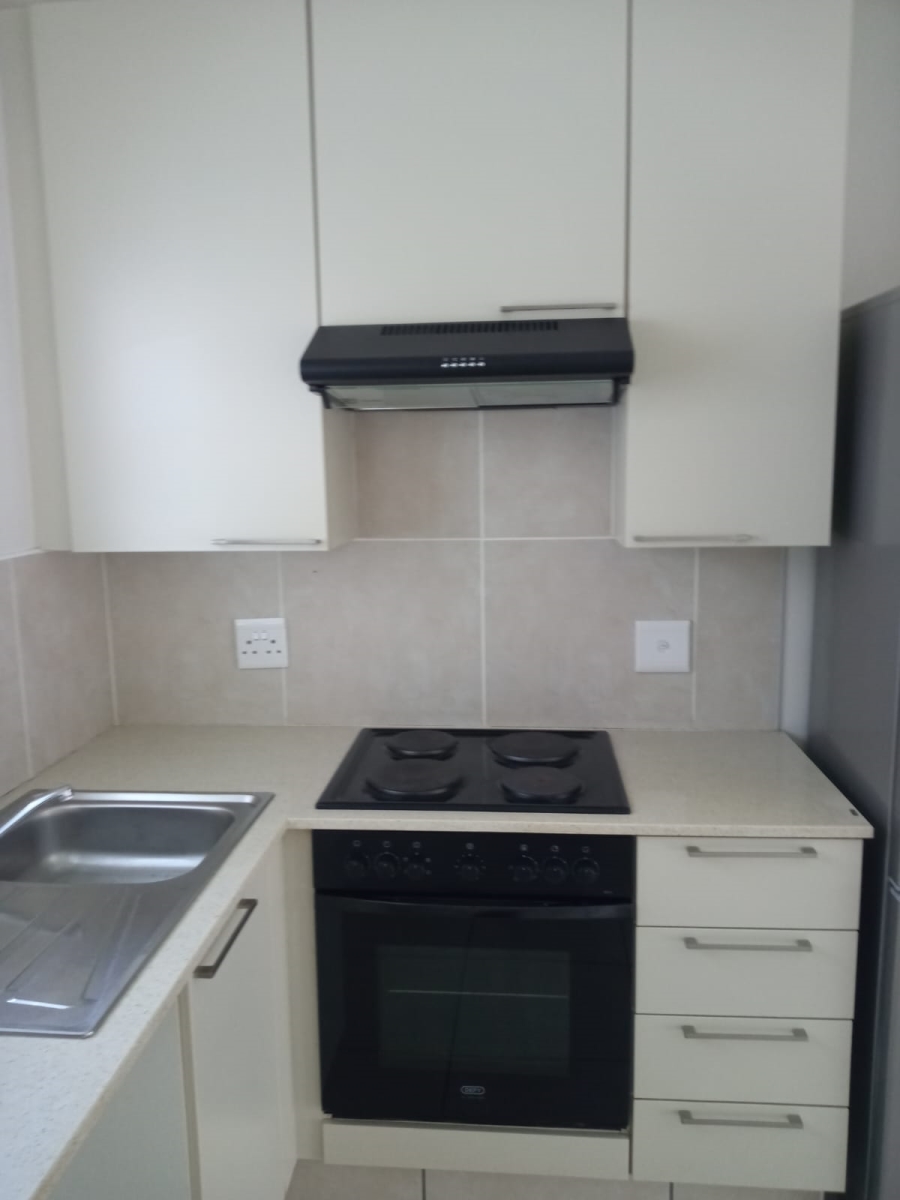 To Let 1 Bedroom Property for Rent in Fourways Gauteng