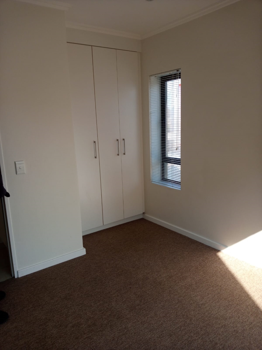 To Let 1 Bedroom Property for Rent in Fourways Gauteng
