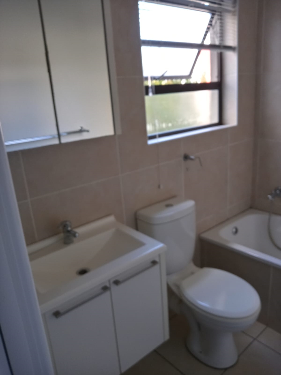 To Let 1 Bedroom Property for Rent in Fourways Gauteng