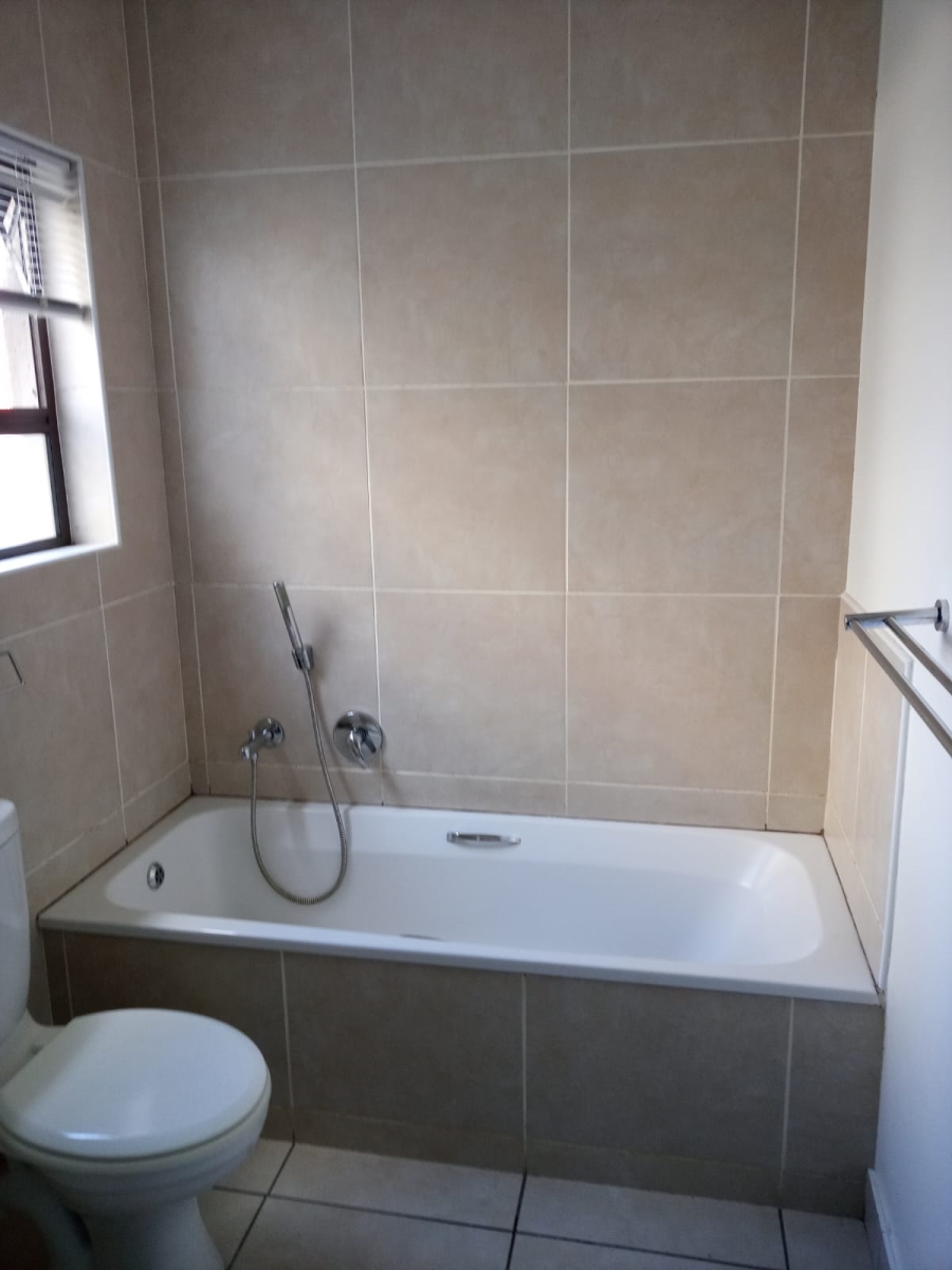 To Let 1 Bedroom Property for Rent in Fourways Gauteng