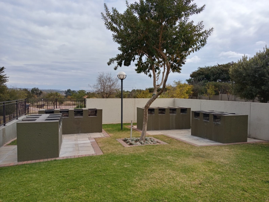 To Let 1 Bedroom Property for Rent in Fourways Gauteng