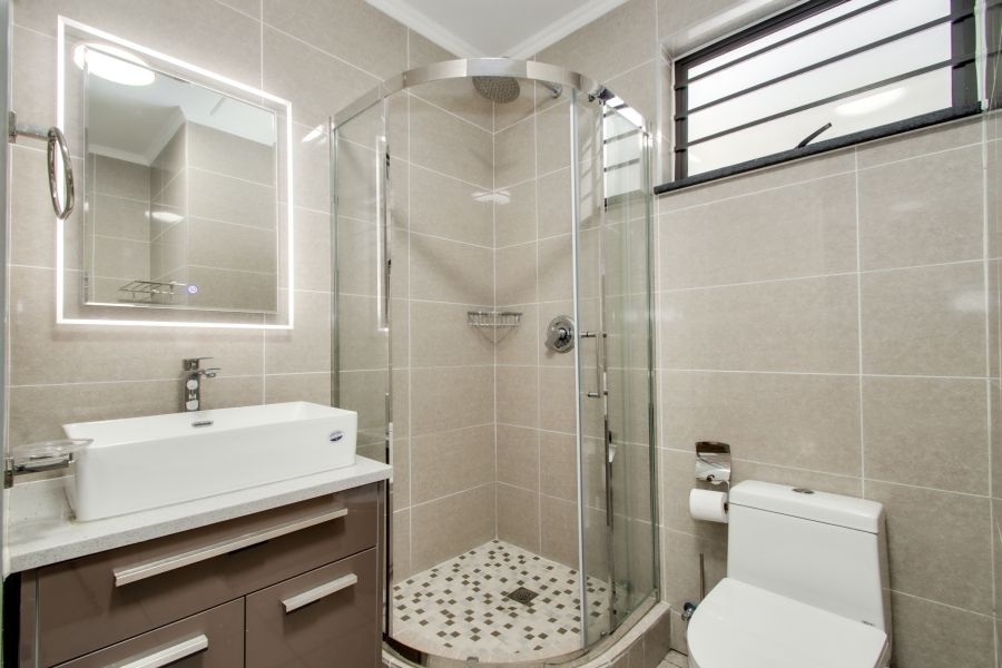 1 Bedroom Property for Sale in Blue Hills Gauteng