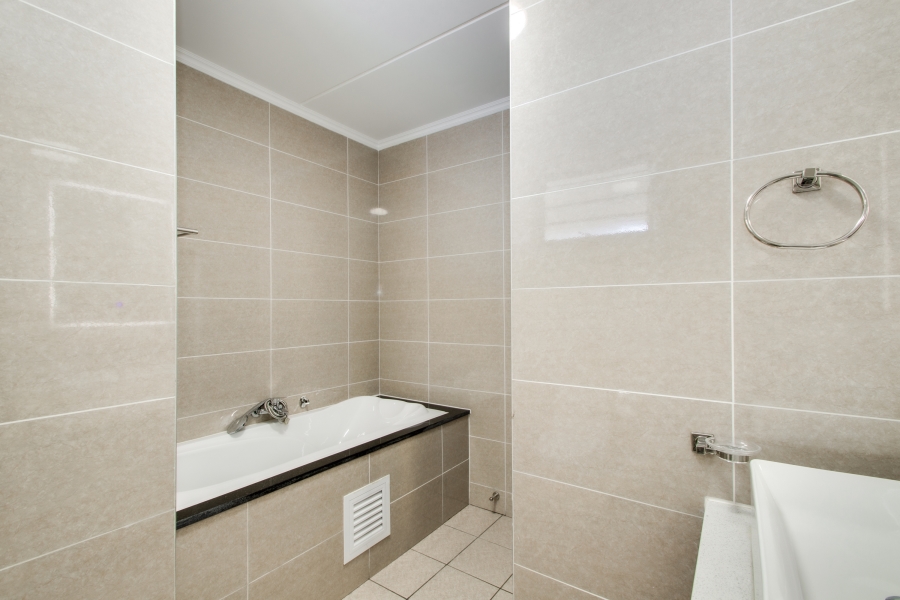 1 Bedroom Property for Sale in Blue Hills Gauteng