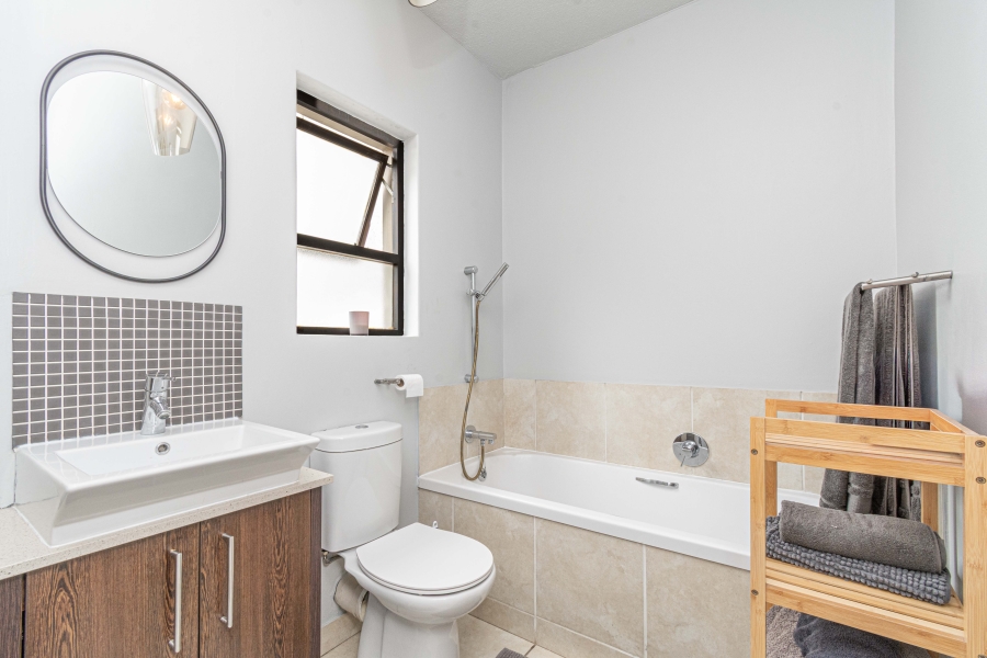 1 Bedroom Property for Sale in Lonehill Gauteng