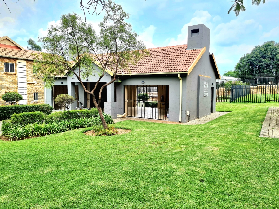 2 Bedroom Property for Sale in Honeypark Gauteng