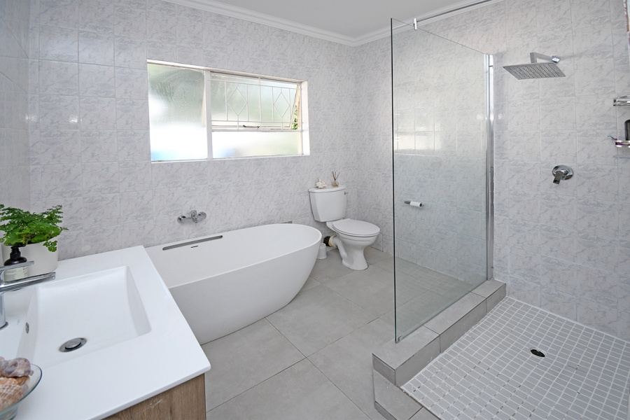 4 Bedroom Property for Sale in Beverley Gardens Gauteng