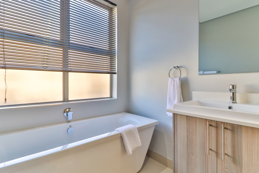 To Let 2 Bedroom Property for Rent in Broadacres Gauteng