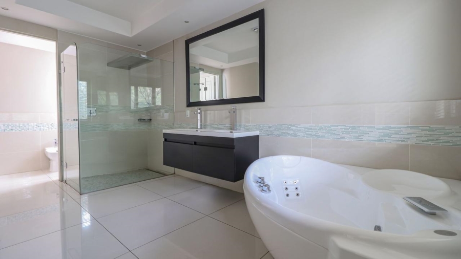 5 Bedroom Property for Sale in Hurlingham Gauteng