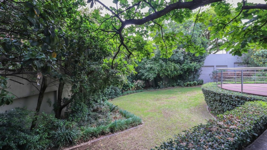 5 Bedroom Property for Sale in Hurlingham Gauteng