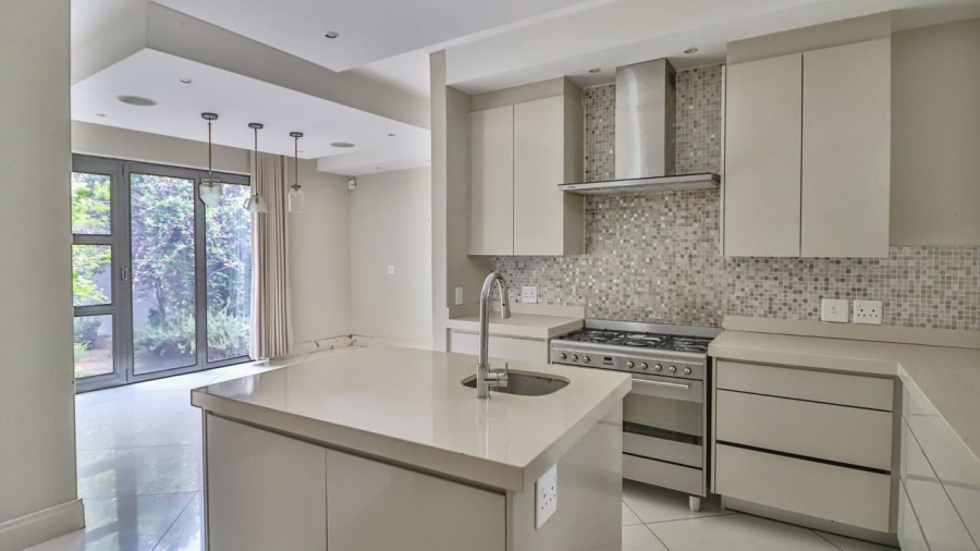 5 Bedroom Property for Sale in Hurlingham Gauteng