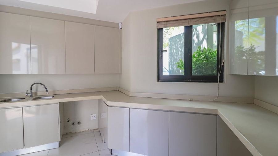 5 Bedroom Property for Sale in Hurlingham Gauteng