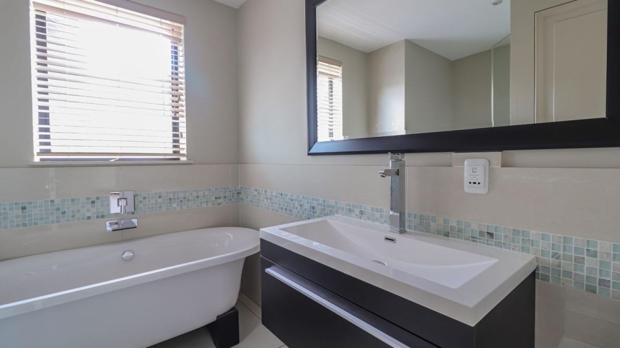 5 Bedroom Property for Sale in Hurlingham Gauteng