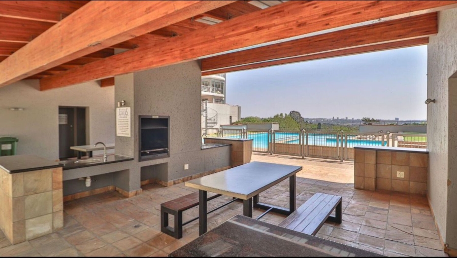 To Let 2 Bedroom Property for Rent in Sandhurst Gauteng