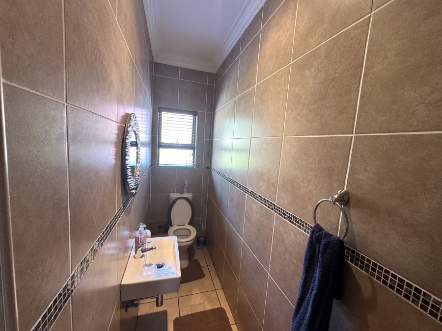 4 Bedroom Property for Sale in Thatchfield Hills Gauteng