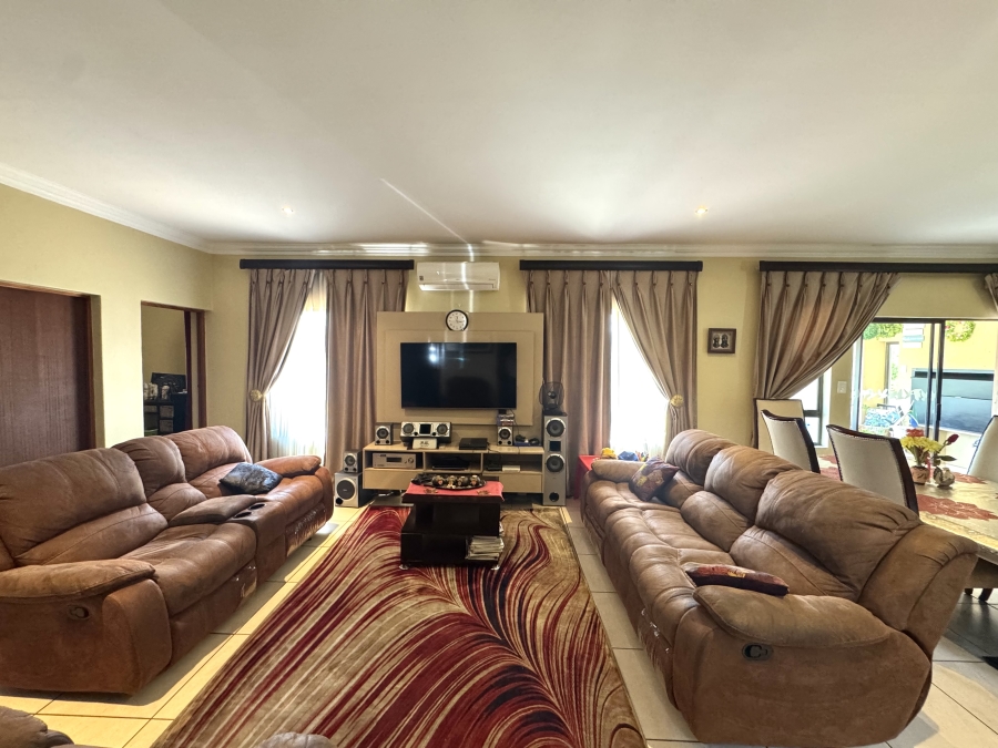 4 Bedroom Property for Sale in Thatchfield Hills Gauteng