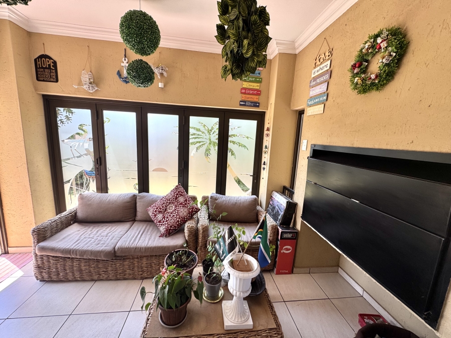 4 Bedroom Property for Sale in Thatchfield Hills Gauteng