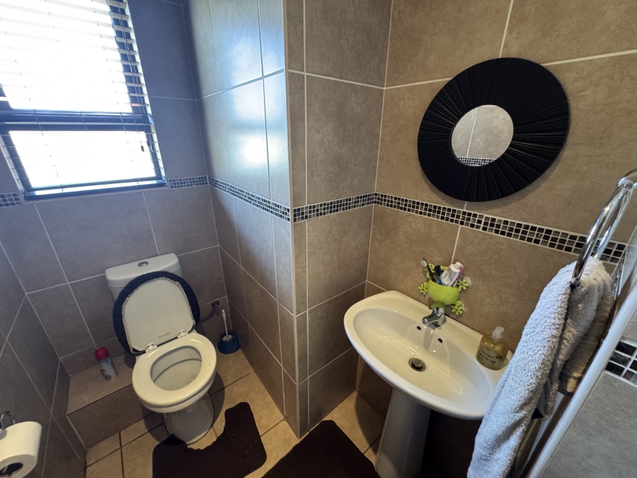 4 Bedroom Property for Sale in Thatchfield Hills Gauteng