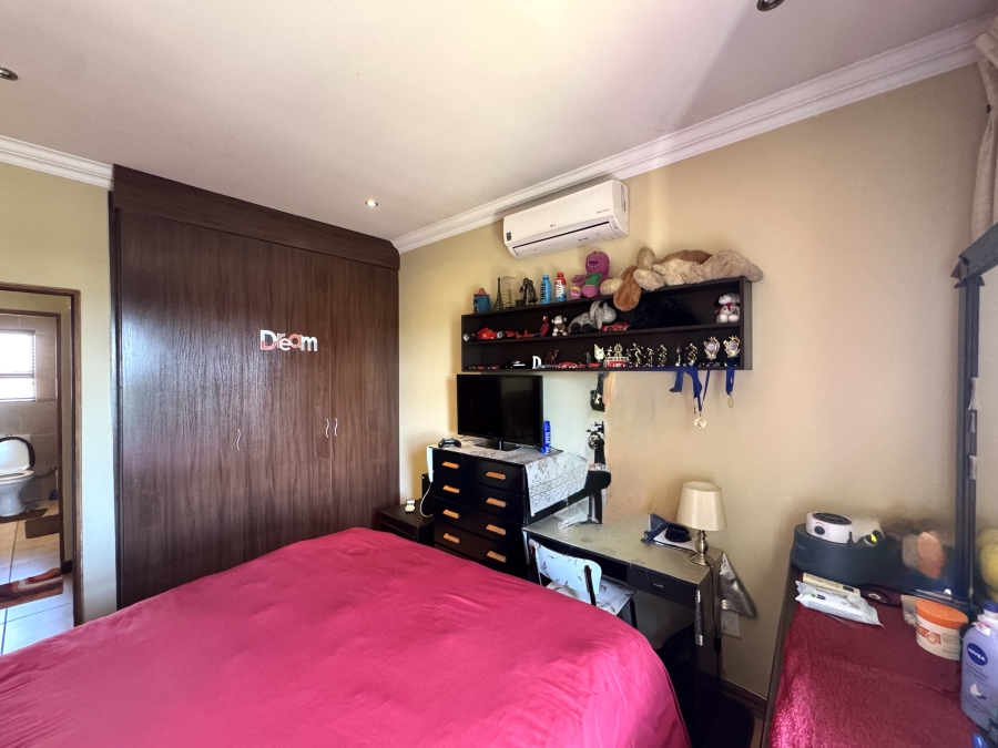 4 Bedroom Property for Sale in Thatchfield Hills Gauteng