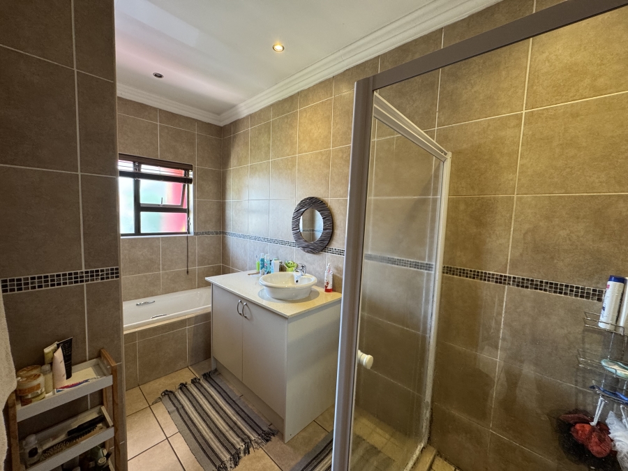 4 Bedroom Property for Sale in Thatchfield Hills Gauteng