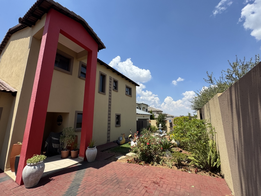 4 Bedroom Property for Sale in Thatchfield Hills Gauteng