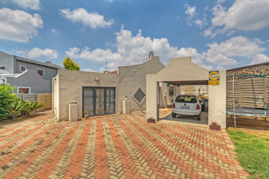 4 Bedroom Property for Sale in Noordwyk Gauteng