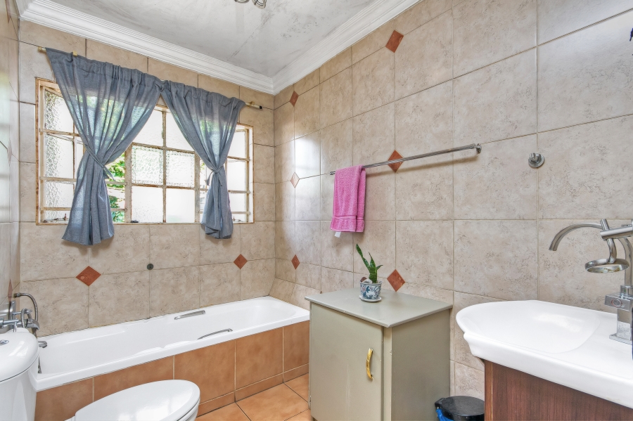 4 Bedroom Property for Sale in Noordwyk Gauteng