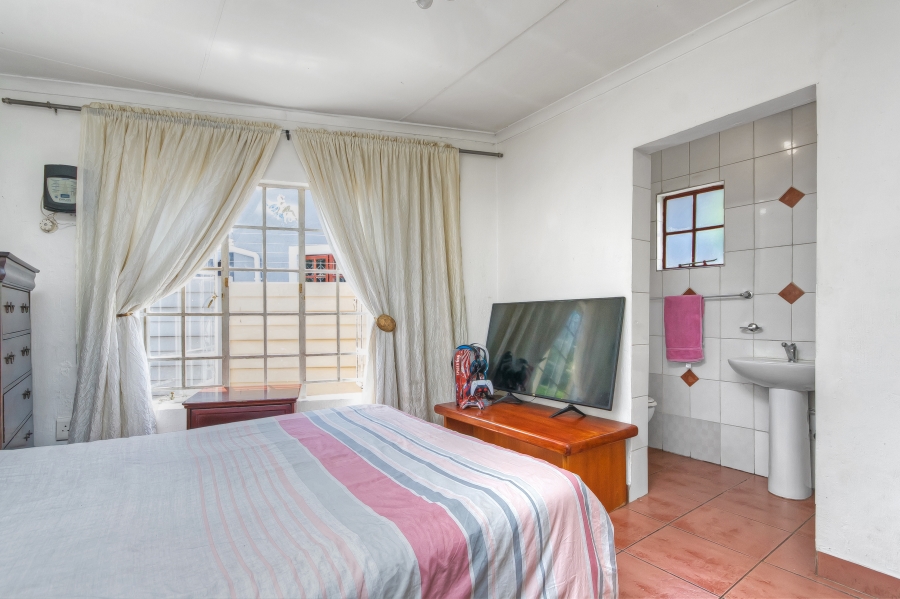 4 Bedroom Property for Sale in Noordwyk Gauteng