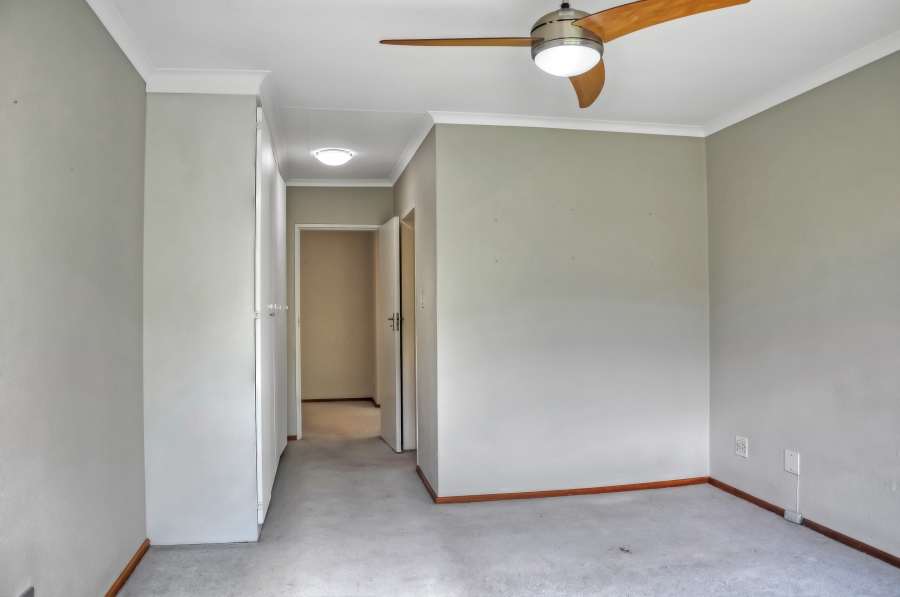 2 Bedroom Property for Sale in Magaliessig Gauteng