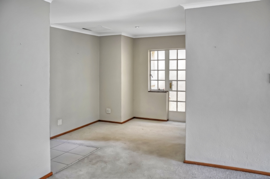 2 Bedroom Property for Sale in Magaliessig Gauteng