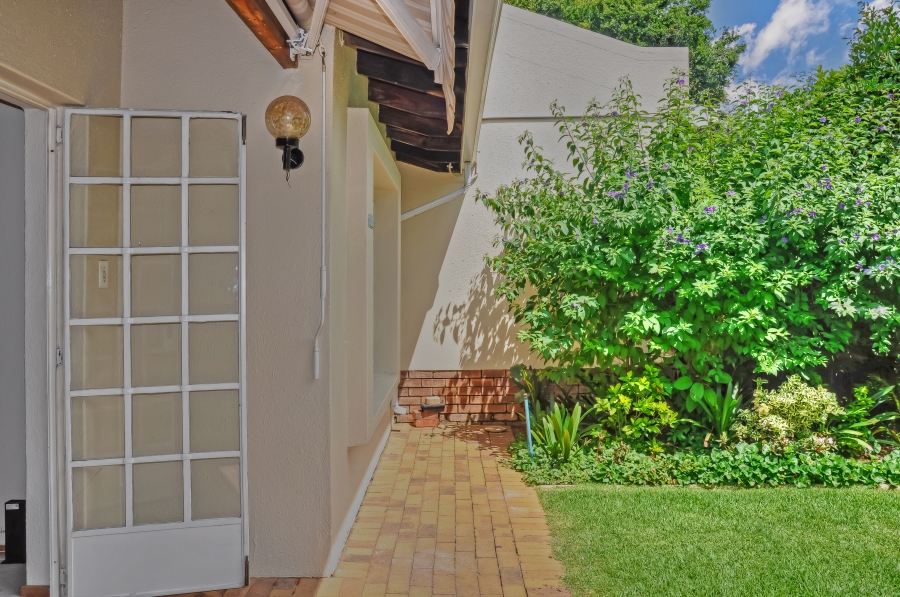 2 Bedroom Property for Sale in Magaliessig Gauteng