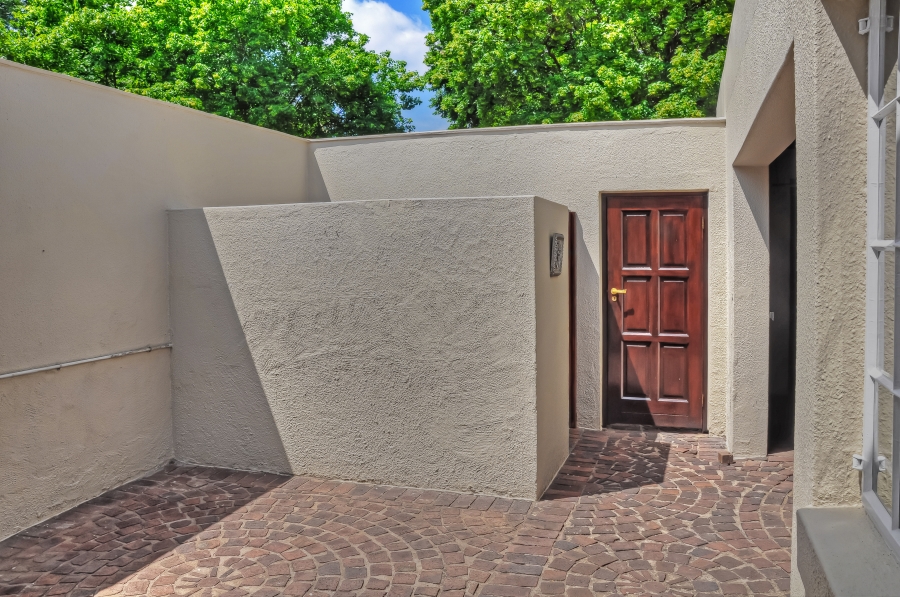 2 Bedroom Property for Sale in Magaliessig Gauteng