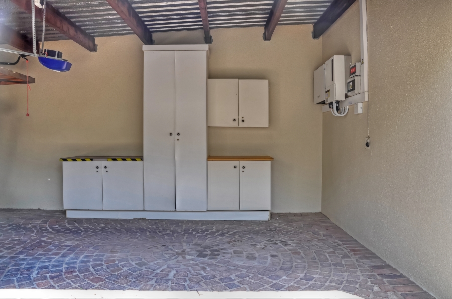 2 Bedroom Property for Sale in Magaliessig Gauteng