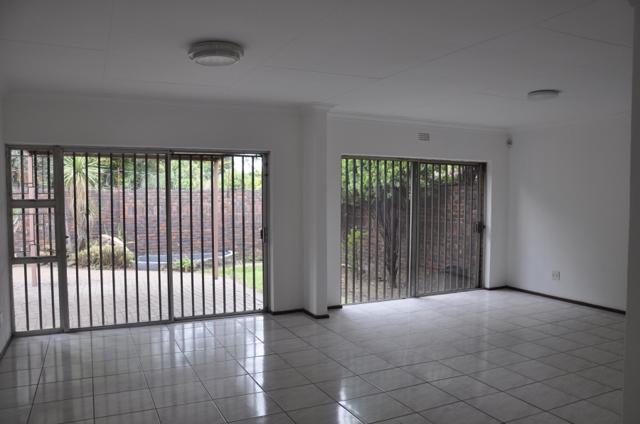 3 Bedroom Property for Sale in Buccleuch Gauteng