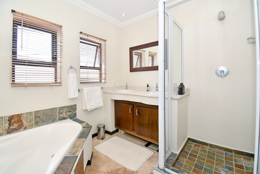 4 Bedroom Property for Sale in Lonehill Gauteng