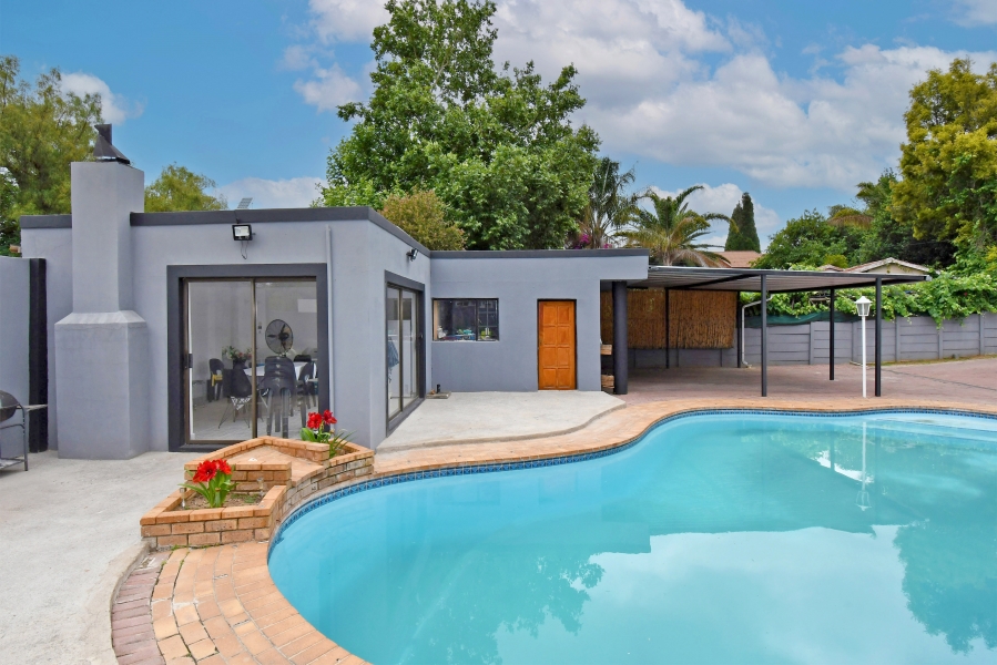 3 Bedroom Property for Sale in Vorna Valley Gauteng