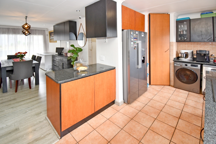 3 Bedroom Property for Sale in Vorna Valley Gauteng