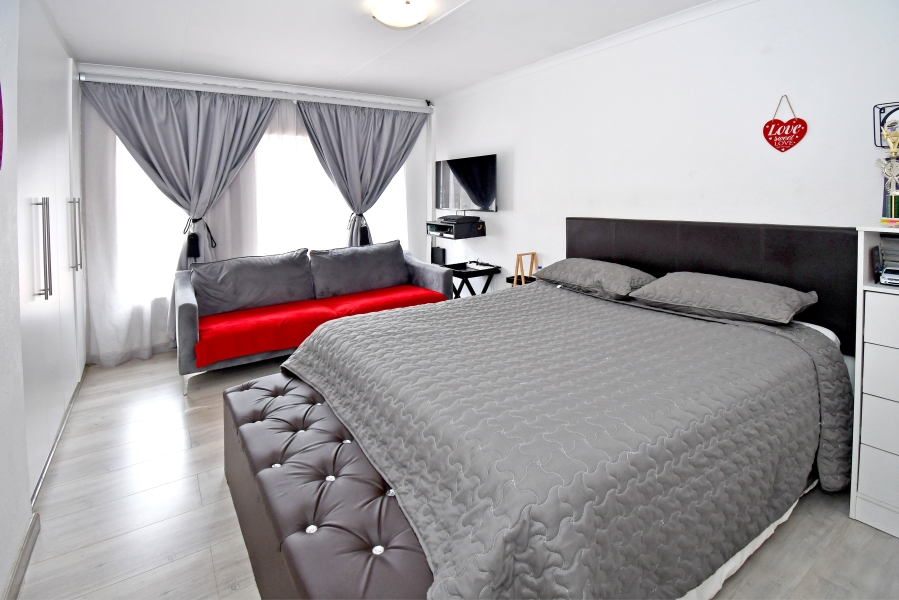 3 Bedroom Property for Sale in Vorna Valley Gauteng