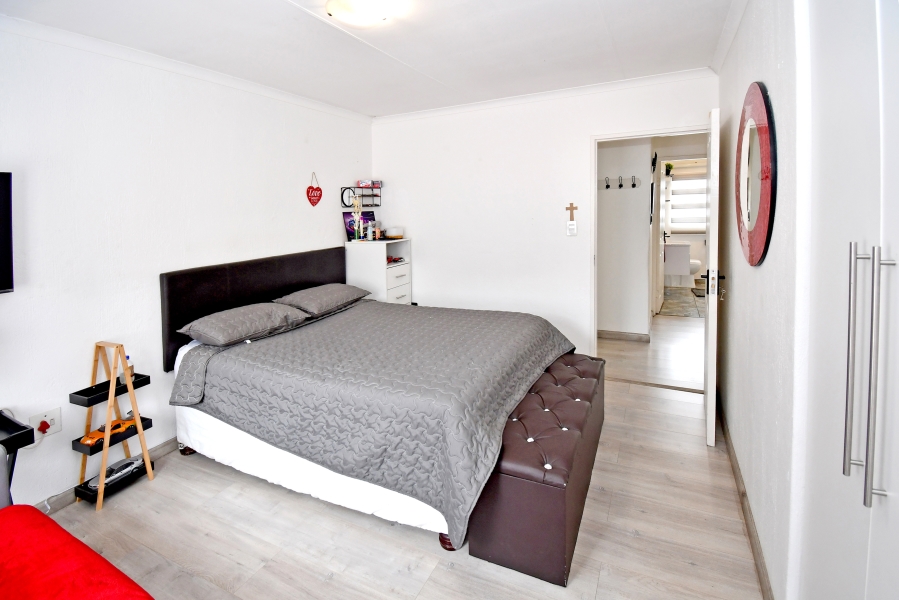 3 Bedroom Property for Sale in Vorna Valley Gauteng