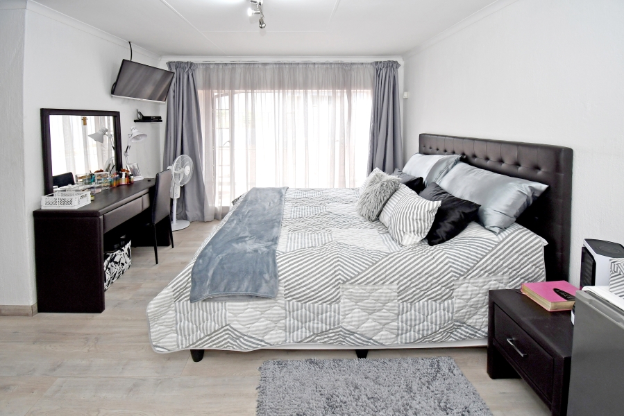 3 Bedroom Property for Sale in Vorna Valley Gauteng