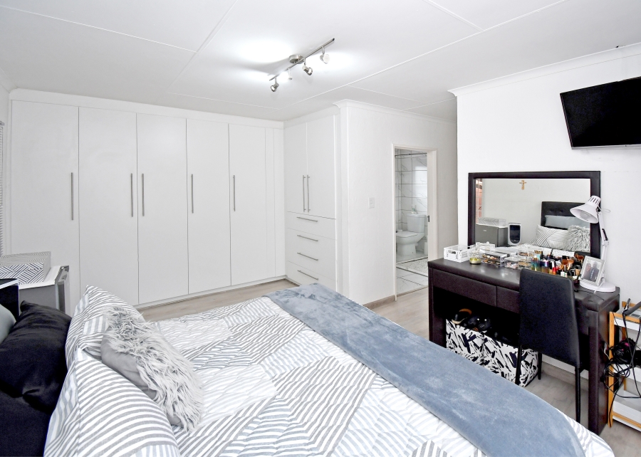 3 Bedroom Property for Sale in Vorna Valley Gauteng