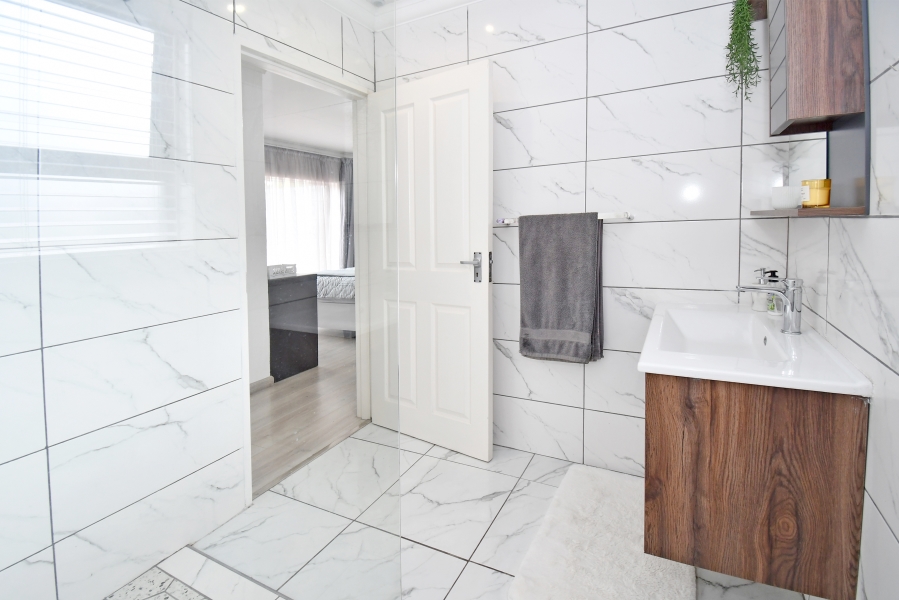 3 Bedroom Property for Sale in Vorna Valley Gauteng