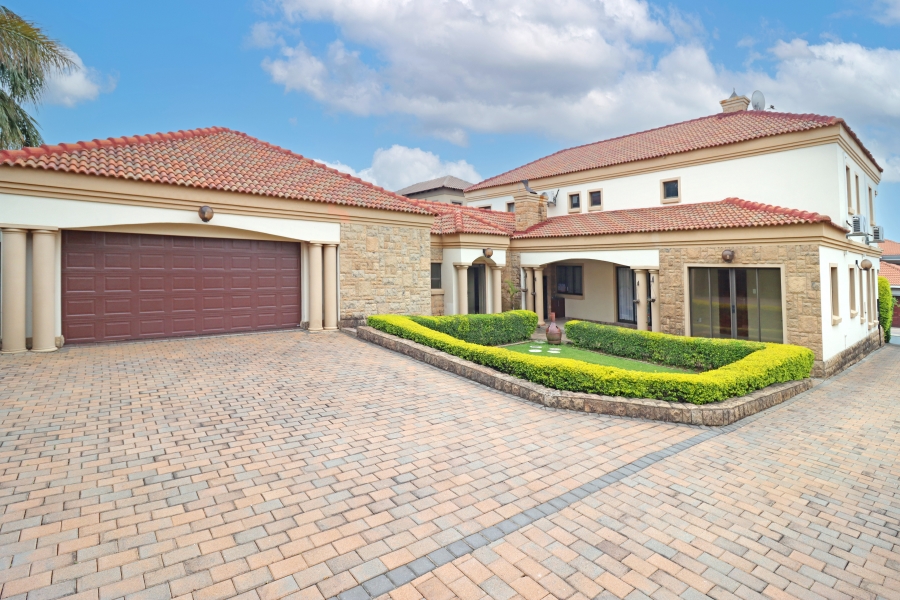 5 Bedroom Property for Sale in Blue Valley Golf Estate Gauteng