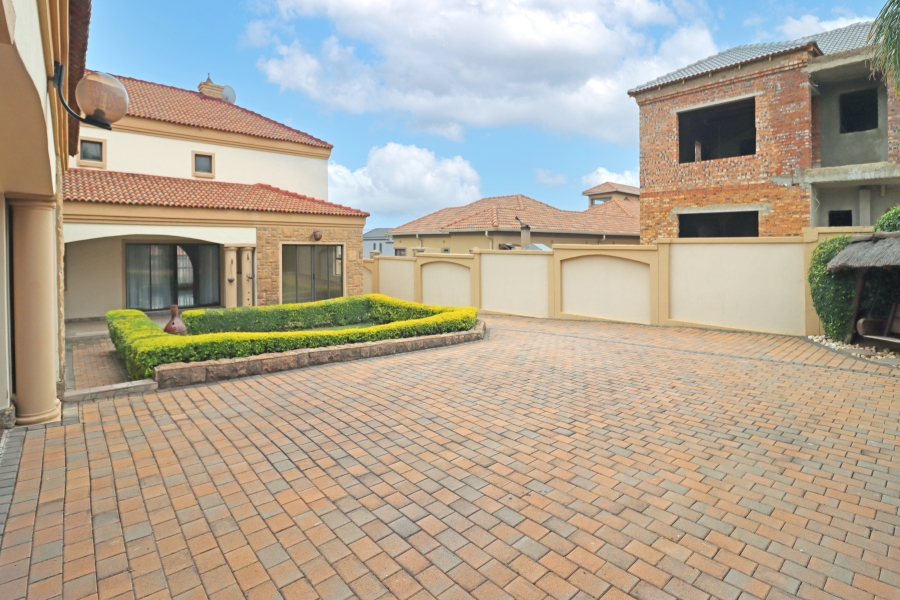 5 Bedroom Property for Sale in Blue Valley Golf Estate Gauteng