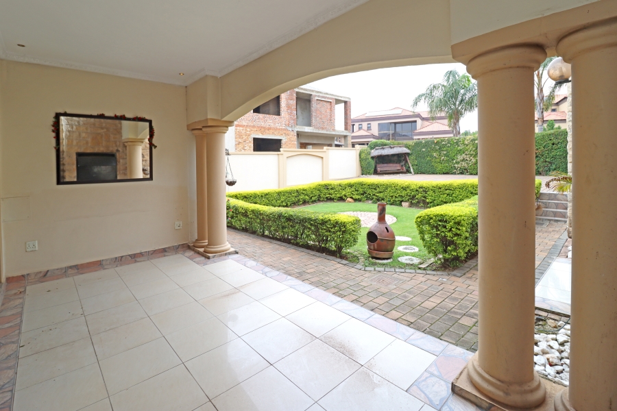 5 Bedroom Property for Sale in Blue Valley Golf Estate Gauteng