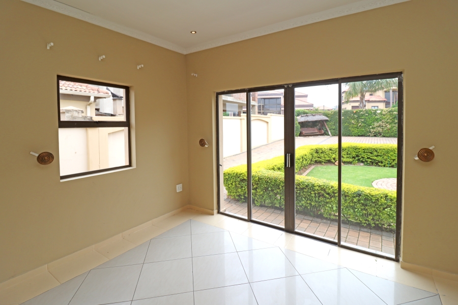 5 Bedroom Property for Sale in Blue Valley Golf Estate Gauteng