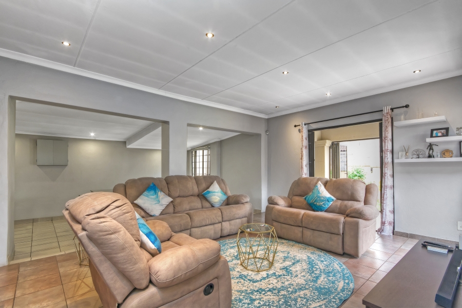 2 Bedroom Property for Sale in Halfway Gardens Gauteng