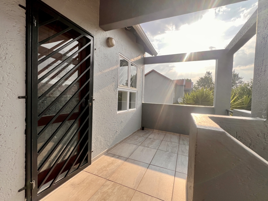 To Let 1 Bedroom Property for Rent in Magaliessig Gauteng