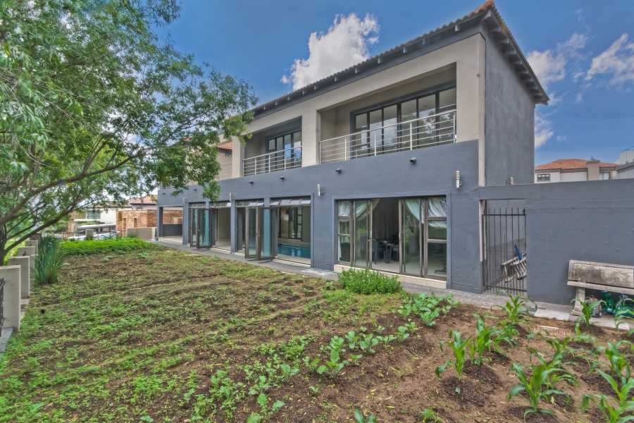 5 Bedroom Property for Sale in Blue Valley Golf Estate Gauteng